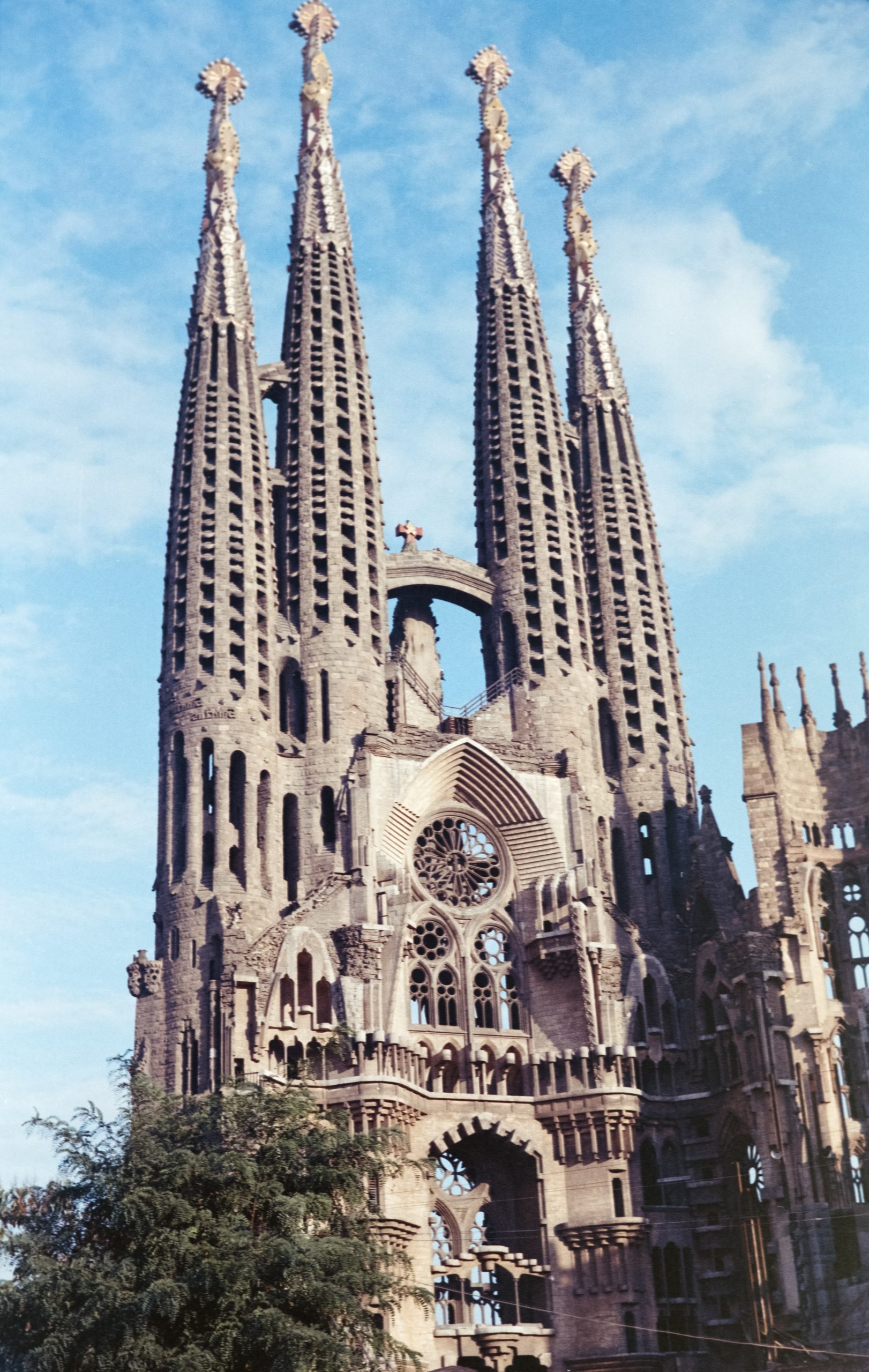 Imagen de La Sagrada Familia. Creada por uno de los mejores diseñadores gráficos españoles, Antonio Gaudí.